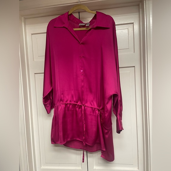 Chicos size 3 magenta silky look and feel top. 100 percent polyester. NWOT - Picture 4 of 7